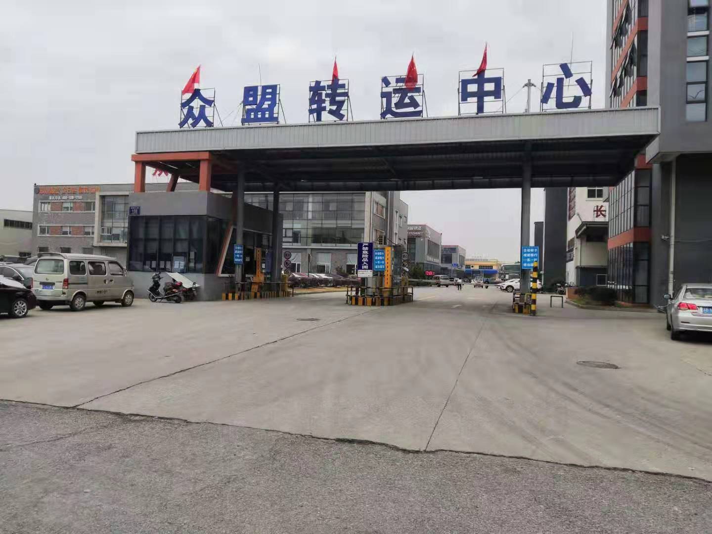 園區進門 園區進門